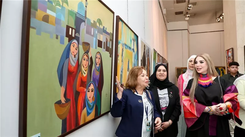 تكريم الأديبة الدكتورة سارة طالب السهيل في ختام المعرض العاشر لموقع “تشكيلات عراقيات”