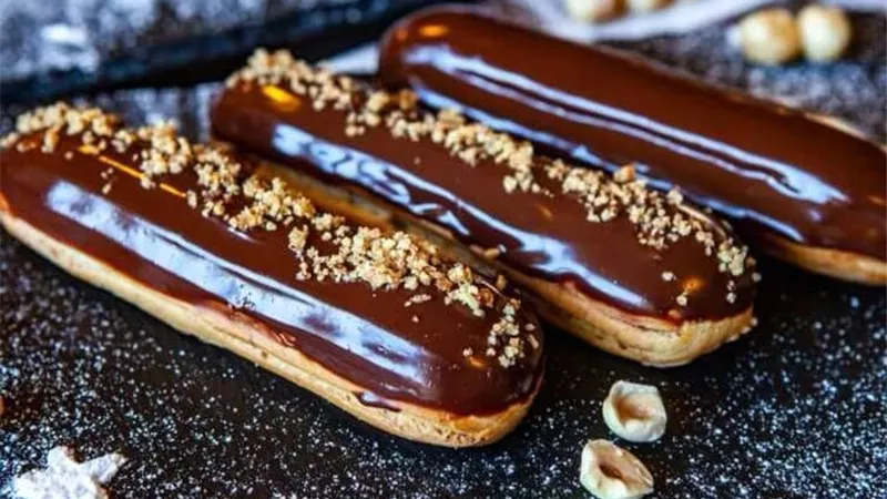  طريقة عمل الإكلير بالشوكولاتة  بطعم شهي ولذيذ مثل الجاهز 
