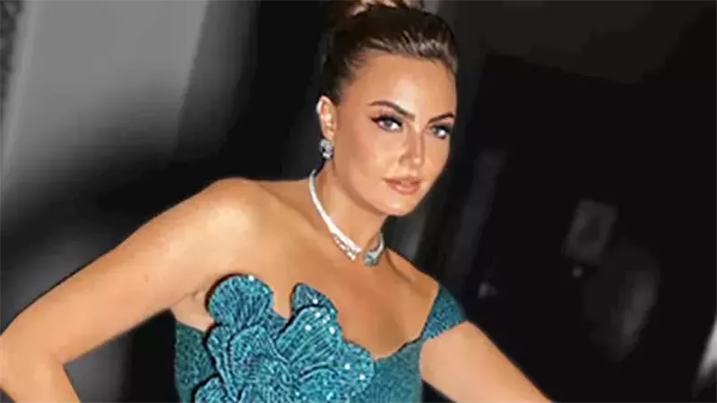 بشرى تخطف الأنظار بجلسة تصوير جريئة قبل ساعات من ختام مهرجان الجونة 