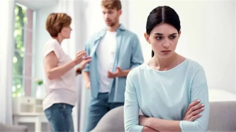 سيدة تتساءل: أخذت أواني من شقة شقيقي دون علم زوجته.. فهل أخطأت؟