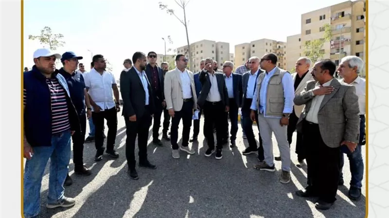 وزير الإسكان يتفقد مشروع 