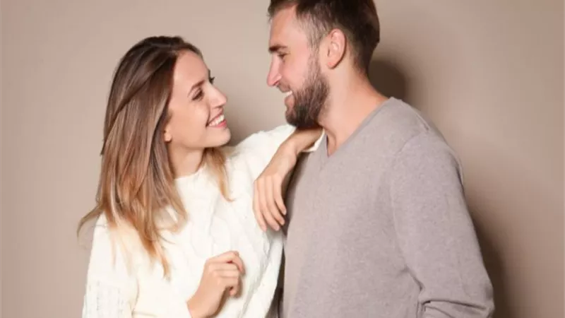 العزلة الزوجية.. لماذا يبتعد البعض عن أصدقائهم بعد الزواج؟