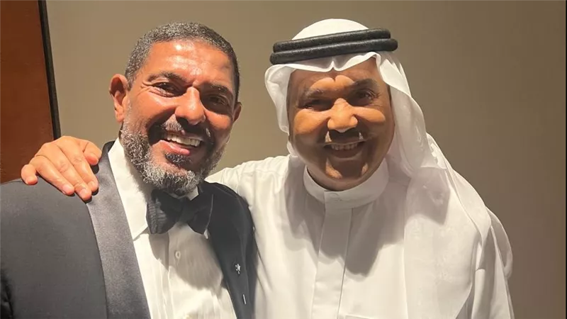 بعد جدل تقبيل يد محمد عبده.. هاني فرحات يرد: “فخور بمصر والسعودية