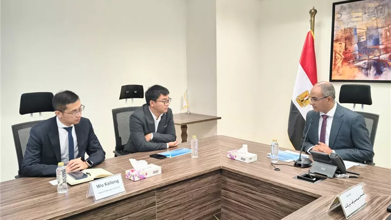  نائب وزيرالإسكان يبحث أوجه التعاون مع شركة صينية في مجال تحلية  المياه