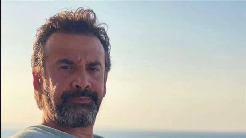 كريم عبد العزيز يرقص على المزمار البلدي بزفاف عائلي ويشعل مواقع التواصل