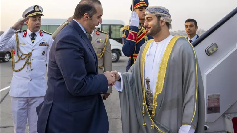 ذي يزن بن هيثم وصل إلى القاهرة للمشاركة  في افتتاح المتحف المصري الكبير