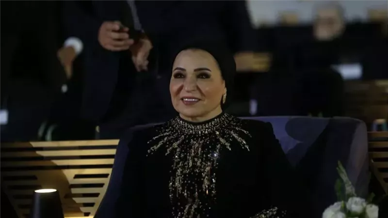 من صاحبة تصميم إطلالة السيدة انتصار السيسي في افتتاح المتحف المصري الكبير؟