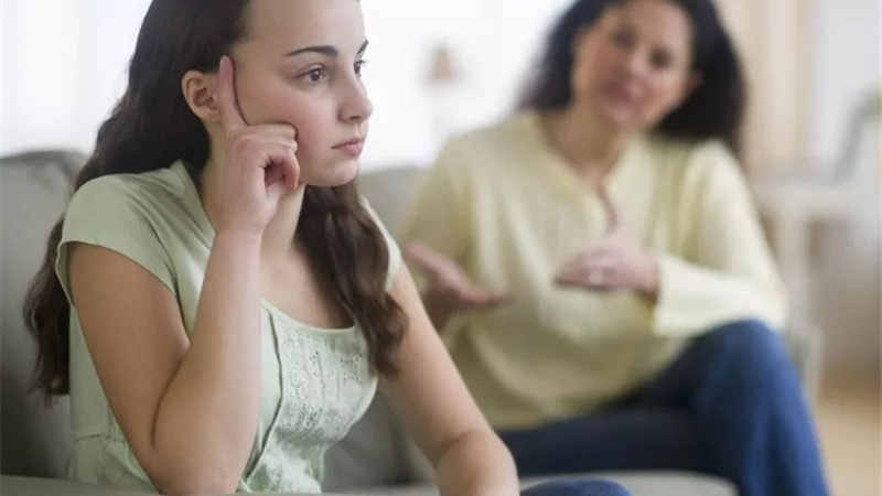 كيف أقنع ابنتي بالزواج من مُطلق؟