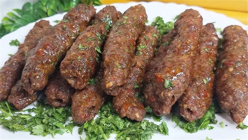 طريقة عمل كفتة الحاتي المشوية بخطوات بسيطة مثل المطاعم 