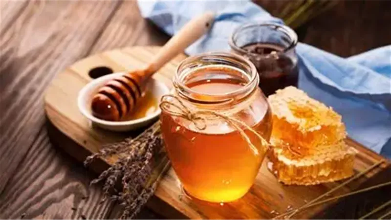 احرصي على تناوله يوميًا.. 10 فوائد للعسل لصحة أفضل