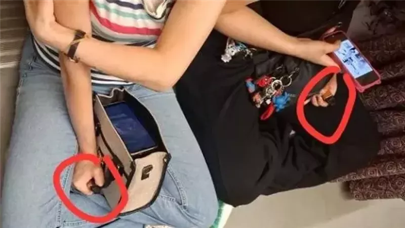 فيديو لفتاتين تدخنان 