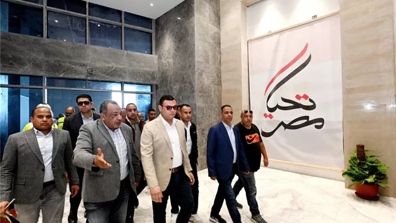  وزير الإسكان يتفقد برج LD08 ضمن الأبراج  الشاطئية وكومبوند