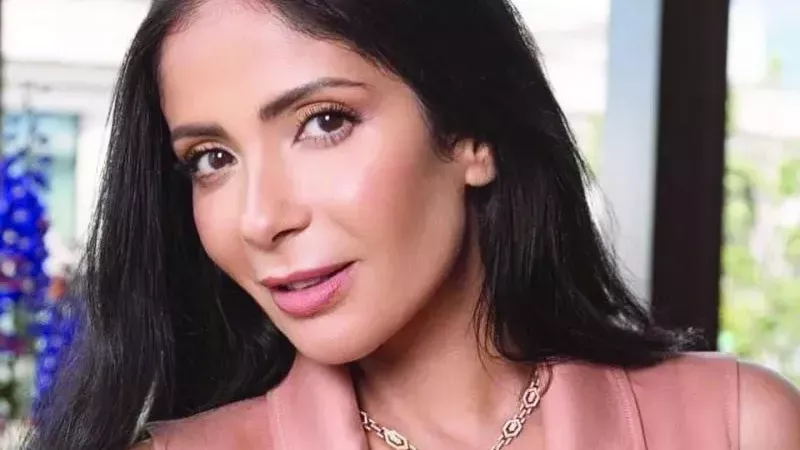 منى زكي: “بحاول أتقبل نفسي زي ما أنا.. بس الكلام بيهزّ”