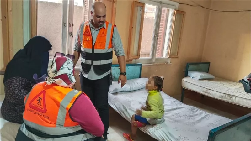 التضامن: التدخل السريع ينقذ أسرة بلا مأوى .. وينقلها بشكل مؤقت للرعاية