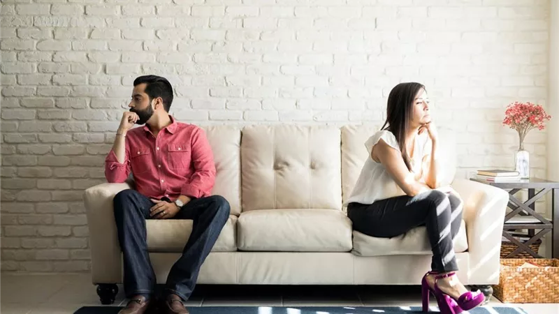 بين الحب والضيق.. مشاكل الارتباط المفرط في الحياة الزوجية