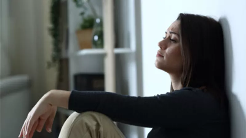 تأثير الحزن العميق... 5 مخاطر نفسية وجسدية تهدد صحة النساء