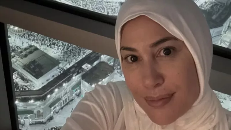 هند صبري تؤدي العمرة وتوجه تهنئة لمي عز الدين