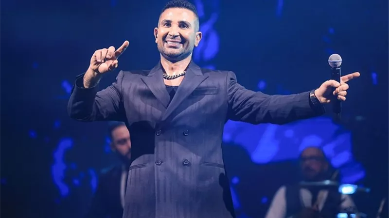 بعفويته المعهودة.. أحمد سعد يطمأن جمهوره: ألف سلامة علينا من الحادثة