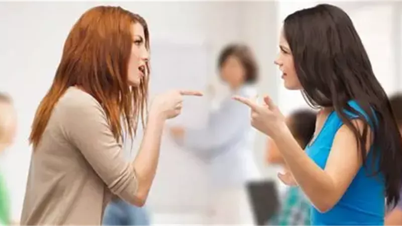 أم تشكو خطيب بنتى عصبى جدا ماذا افعل لفسخ الخطوبة .. تعليقات صادمة 