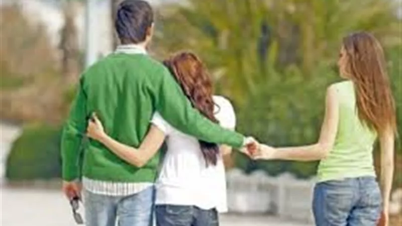 اكتشفت أن زوجي يخونني مع أختي.. ماذا أفعل؟