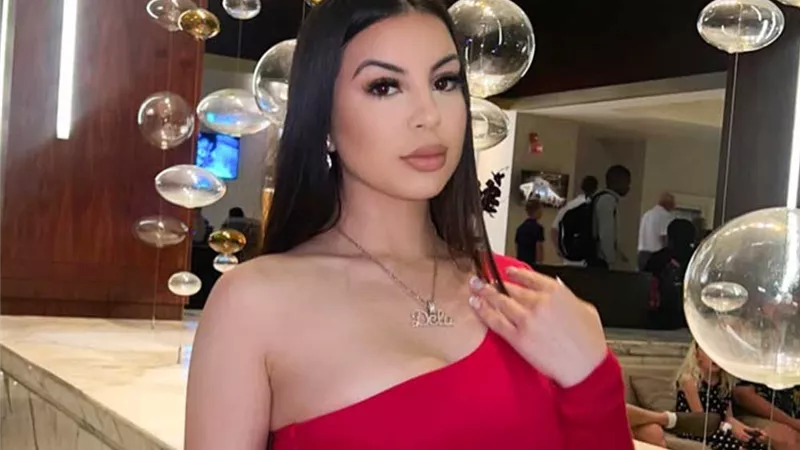 مقتل المغنية الأميركية DELAROSA في 