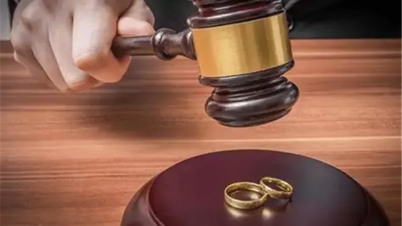 رغم غدرها به   .. زوج تكفل بعلاج زوجتة بالكامل  وتطلب منه  أن  يسامحها فماذا يفعل ؟