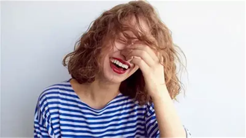 الضحك سلوك إنساني معقد .. فما هي أسبابه الرئيسية؟