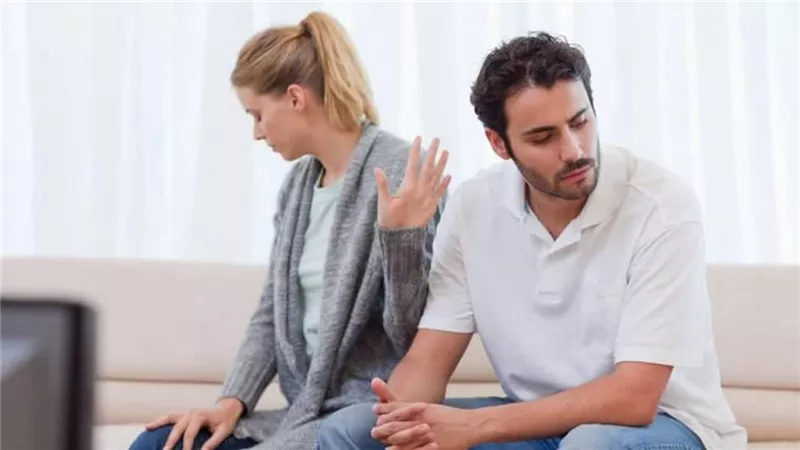 زوجة تستولى على كل أملاك زوجها بسبب زواجه  .. والأخير يُهدد بالطلاق
