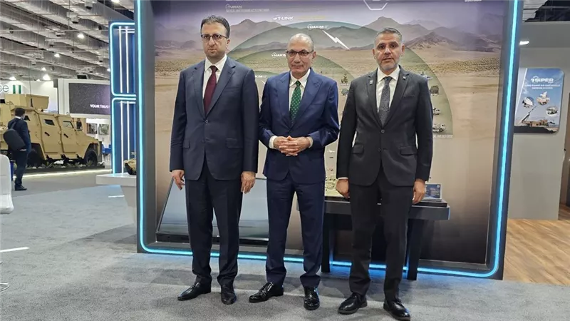 السفير التركي يشيد بمشاركة تركيا الأكبر في معرض إيديكس 2025 ويثني على شركة أسيلسان 