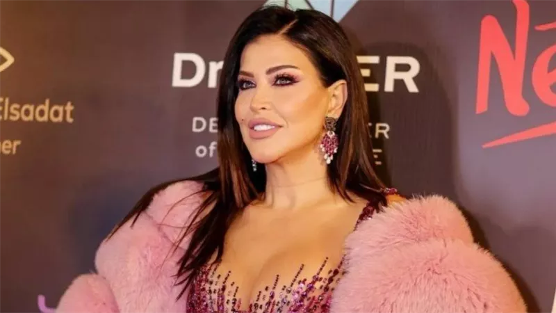 جومانا مراد تتعرض لموقف محرج في ملتقى الإبداع والتميز (صور) 