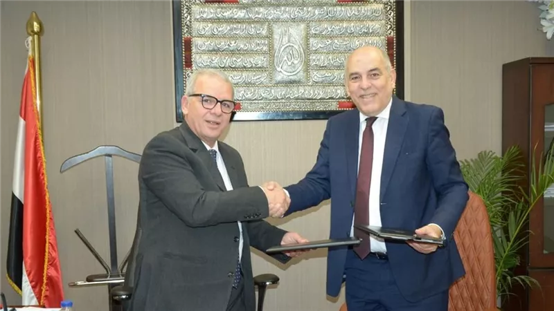 توقيع عقد تخصيص قطعة أرض بين “المجتمعات العمرانية” ونادي الصيد لإقامة نادٍ متكامل بمشروع دار مصر القرنفل بالتجمع الأول