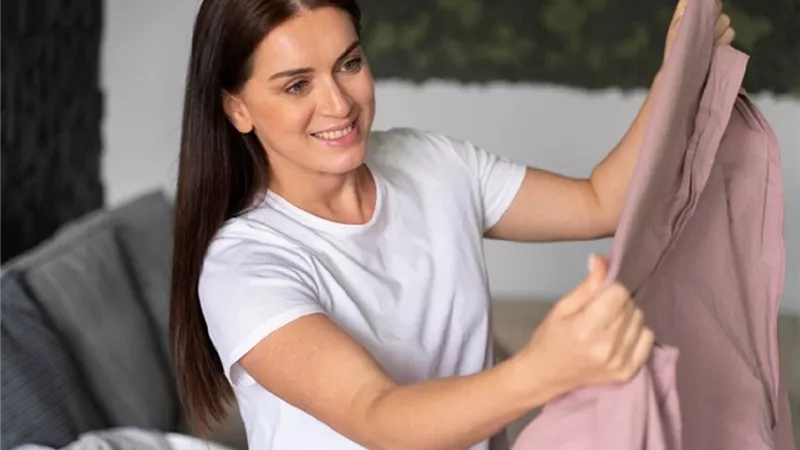 4 خطوات للتخلص من بقع الزيت نهائيًا بالملابس
