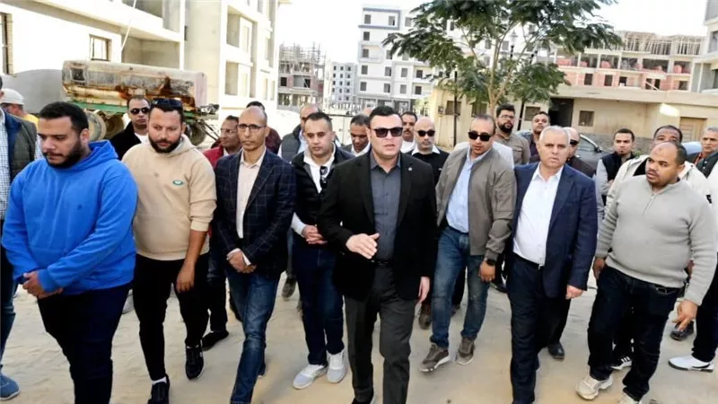 وزير الإسكان يتفقد مشروع 