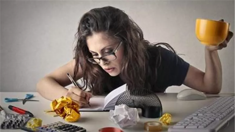 الضغوطات النفسية.. 5 أسباب تدفع المرأة إلى عدم الإهتمام بنفسها 