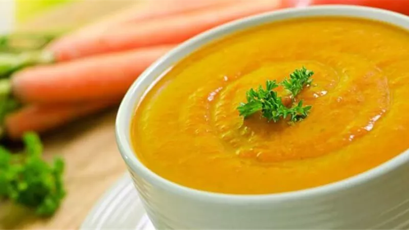 أكلات الشتاء .. طريقة عمل شوربة العدس بالشعيرية بخطوات سهلة 