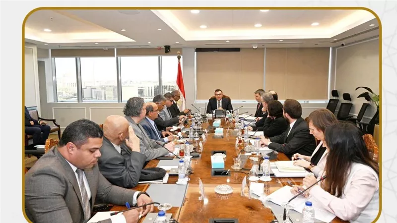 وزير الإسكان يستقبل وفد من بنك الاستثمار الأوروبي EIB لبحث تعزيز فرص التعاون
