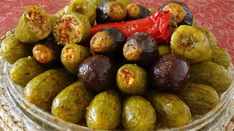 طريقة عمل محشي الباذنجان اللذيذ بخطوات بسيطة في مطبخك