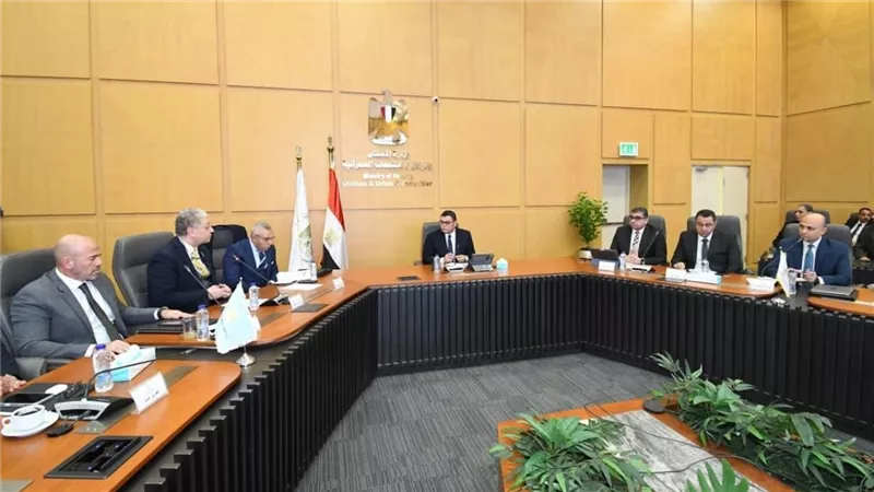  وزير الإسكان يتابع موقف مشروع منطقة الأعمال المركزية بالعاصمة الجديدة