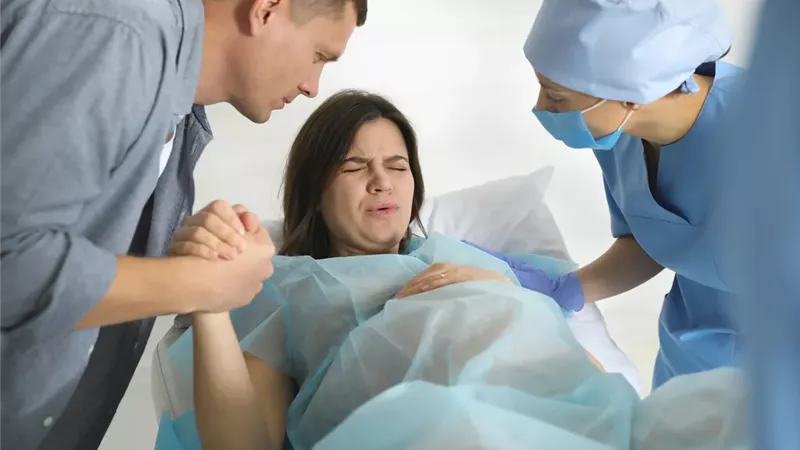 10 أمور احرصي عليها وأخرى تجنبيها لولادة طبيعية آمنة