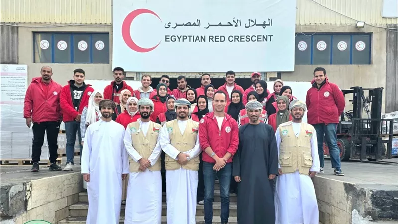 بالتعاون مع سفارة سلطنة عمان بالقاهرة العُمانية للأعمال الخيرية تُدخل آلاف الخيام إلى قطاع غزة