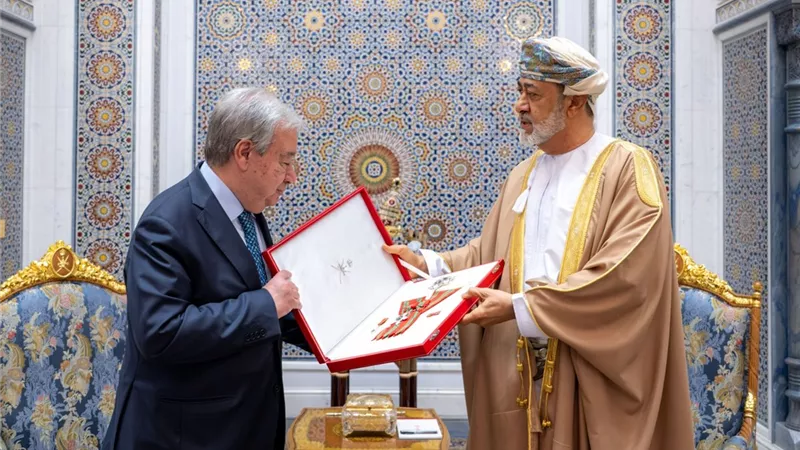سُّلطان عُمان يمنح وسامًا من الدرجة الأولى للأمين العام للأمم المتحدة