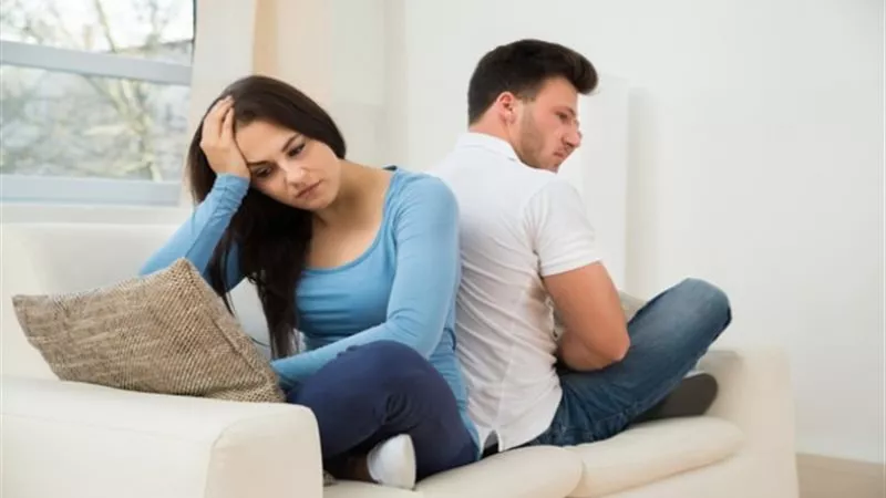 سيدة تسأل: لماذا يخرج البراز أثناء العلاقة الزوجية؟