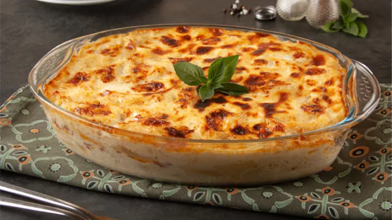 لغداء شهي وسريع  .. طريقة عمل المكرونة بالبشاميل والمشروم
