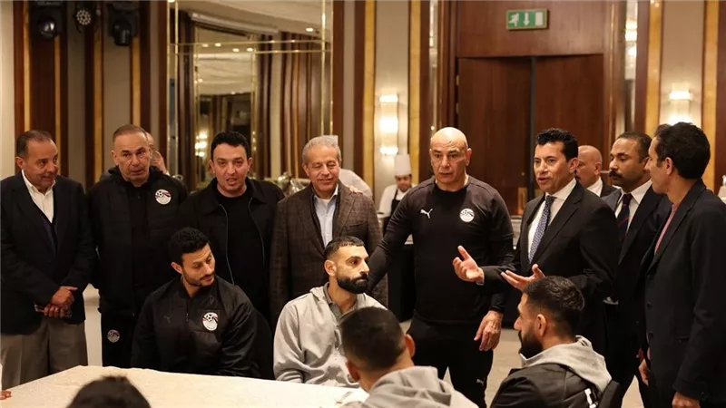 وزير الرياضة يؤازر المنتخب الوطني ويحفز اللاعبين قبل المغادرة للمشاركة في بطولة كأس الأمم الأفريقية بالمغرب