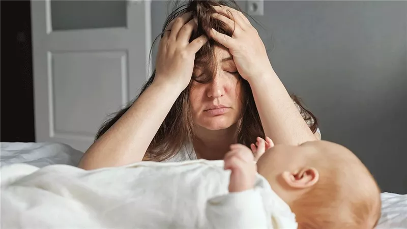 دراسة حديثة: اكتئاب الوالدين يُضعف مخ الأطفال وصحتهم النفسية