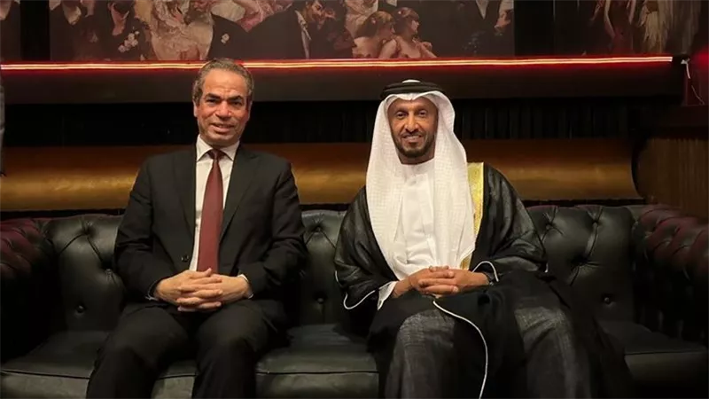 أثناء حضوره مسرحية الست.. المسلماني يرحب برئيس الهيئة الوطنية للإعلام بدولة الإمارات