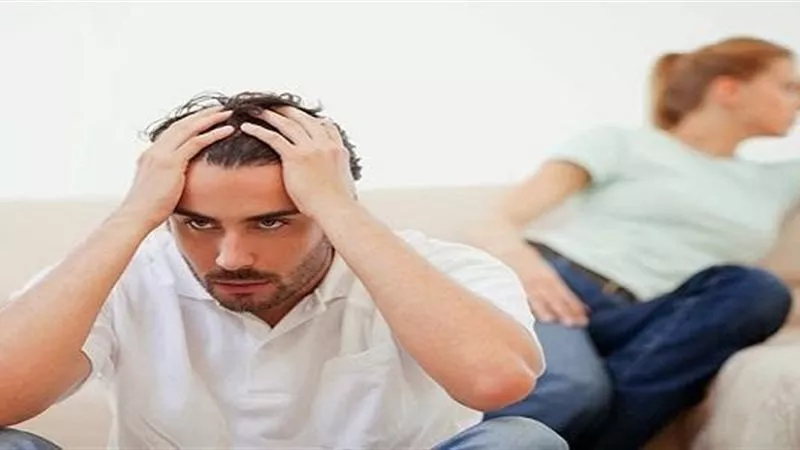 أشك ان زوجتي تخونني ولا أملك دليلاً.. ماذا أفعل؟