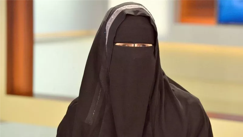 ما حكم الشرع فى ارتداء المرأة للنقاب فى الحج؟    أمين الفتوي يُجيب