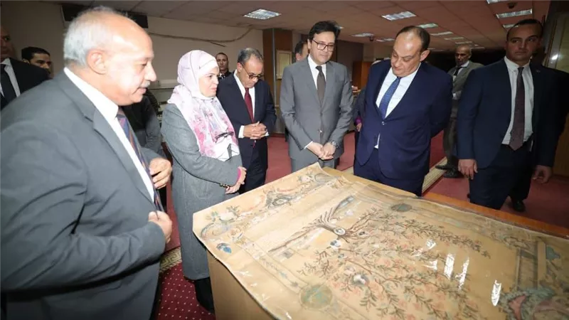 وزير الثقافة: تسليم 13 خريطة و22 وثيقة و43 اتفاقية تاريخية بعد ترميمها لوزير الخارجية