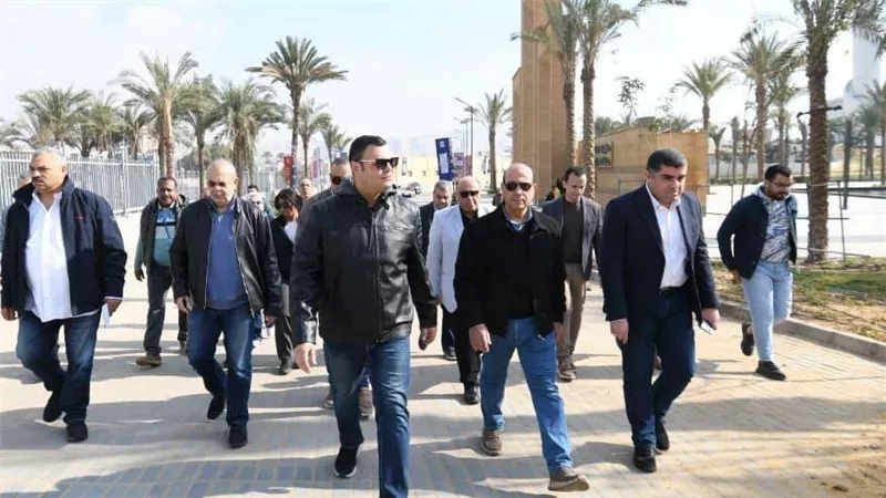 وزير الإسكان يتفقد مشروع 